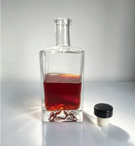 Custom 500ml Crystal Glass Bottle with Cork Stopper for Baijiu, Whiskey, Tequila and Spirits