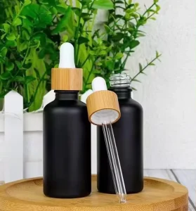 Custom 50ml 100ml Black Glass Essential Oil Dropper Bottles with Bamboo Lid 30ml Volume for Cosmetic Skin Care Serum Packaging