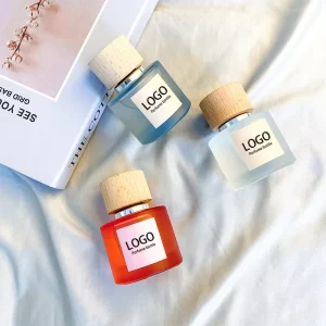 Customised Empty Glass Spray Bottles for Perfumes Sticker with Wooden Cap 30ml 50ml 100ml
