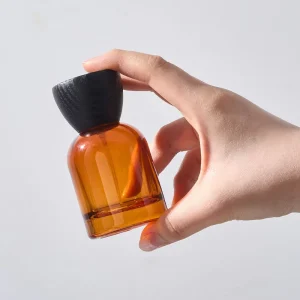 Eco friendly 50ml Amber Glass Essential Oil Spray Bottle With Aesthetic Wooden Cap For Personal Care Products