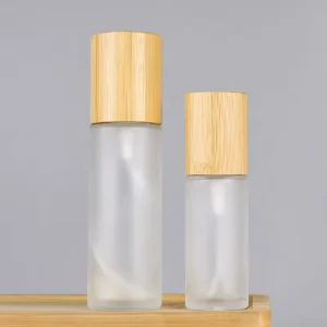 Luxury Empty 30ml 50ml 60ml 100ml 120ml 1oz 2oz 4oz Flat Shoulder Frosted Glass Lotion Bottle with Bamboo Pump Spray Lid
