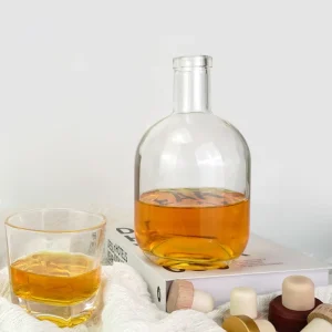 Round 500ml 700ml Glass Rum Vodka Whiskey Liquor Bottle with Cork