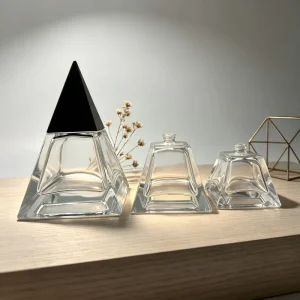 Square-Bottomed Pyramid Glass Perfume Bottle 30ml 50ml 100ml for Scented Oil and Lotion with Spray