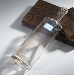 Traditional Design Flat Long Bottle for Vodka Gin Whisky 500ml Clear 700ml 750ml Glass Liquor Bottle