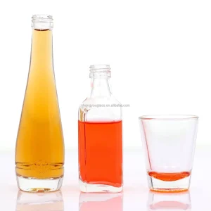 Wholsale Customizable Logo Empty 50ml 100ml Vodka Whiskey Gin Brandy Liquor Glass Bottle with Screw Aluminum Cap
